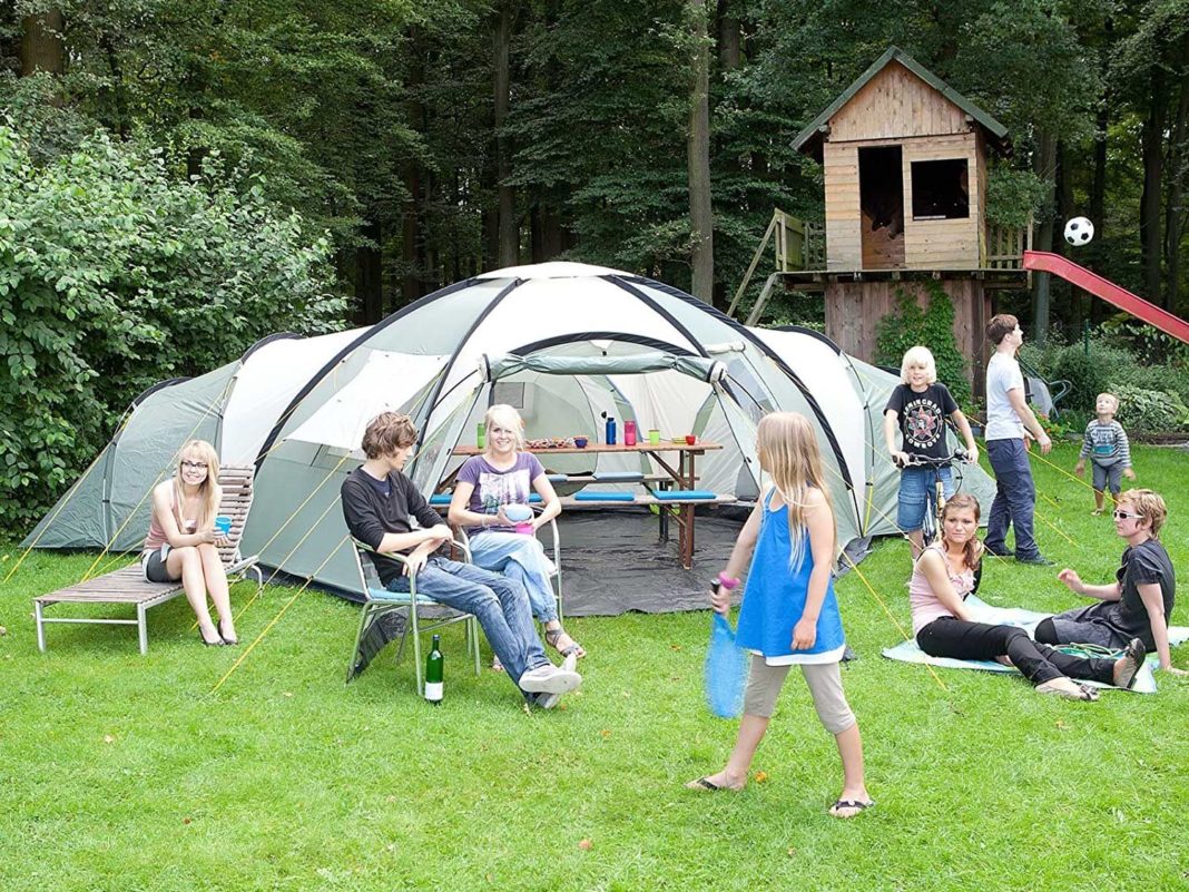 grande tente familiale transparente avec salon