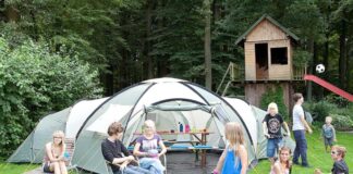 grande tente familiale transparente avec salon
