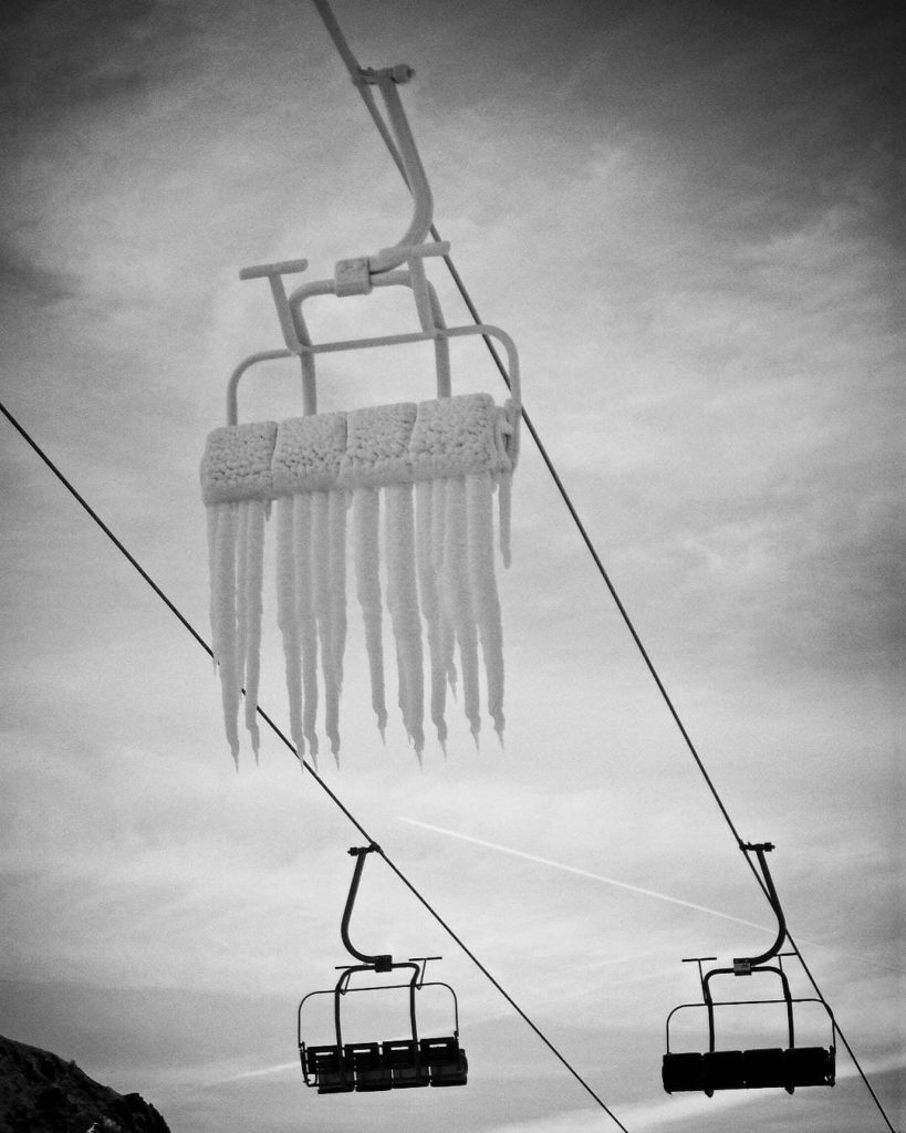 glace sur remontée mécanique ski