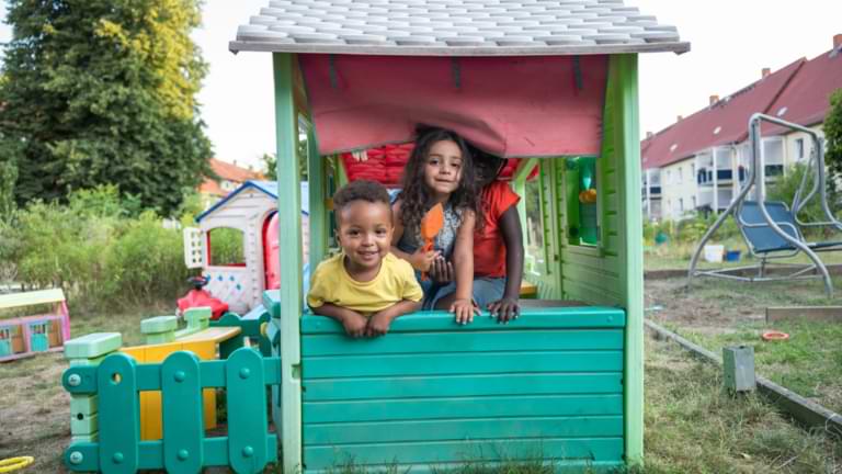 cabane enfant exterieur plastique