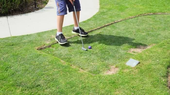 âge enfant mini golf