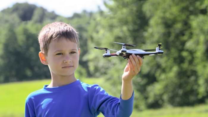 âge pilotage drone enfant
