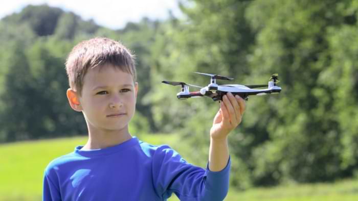âge pilotage drone enfant