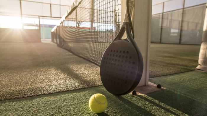 forme raquette de padel tennis