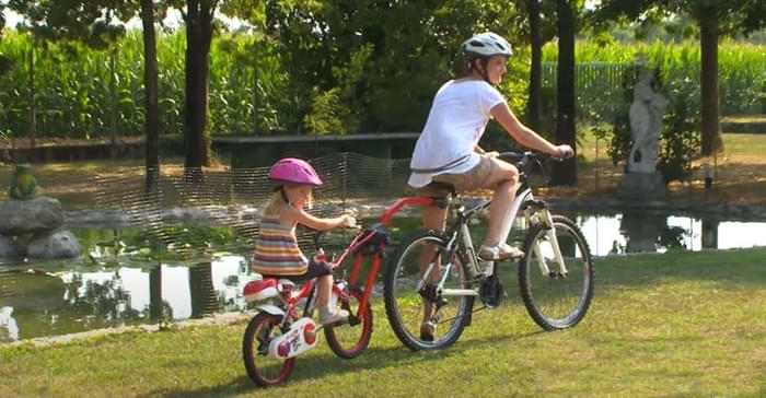 barre traction velo enfant famille roue levée peruzzo pliable