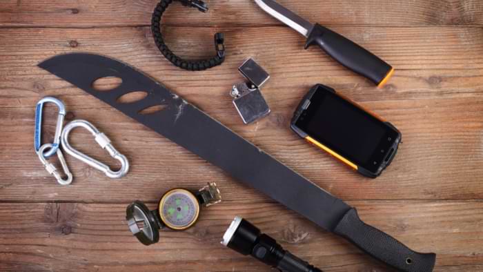 accessoires outils matériel pour sac de survie 