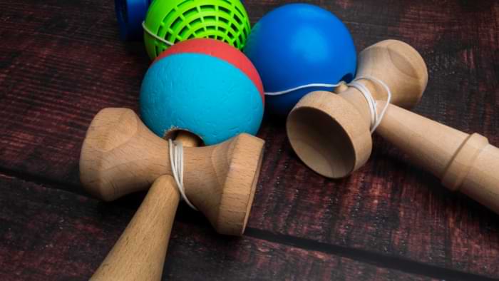 jouet bilboquet japonais bois