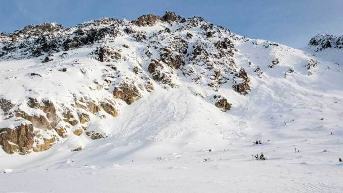 avalanche neige montagne