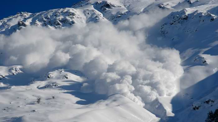 avalanche neige montagne