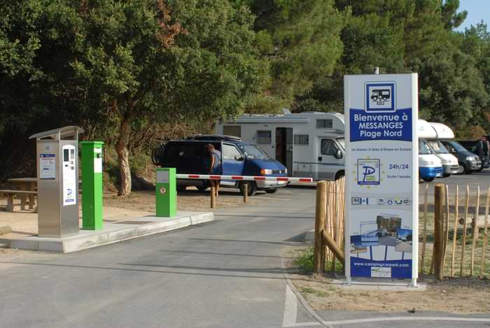 aire camping car park automate barrière