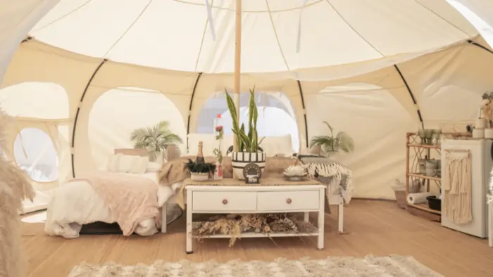 tente dome avec lit confort glamping