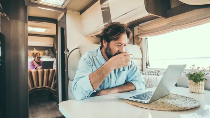 travail ordinateur internet camping car