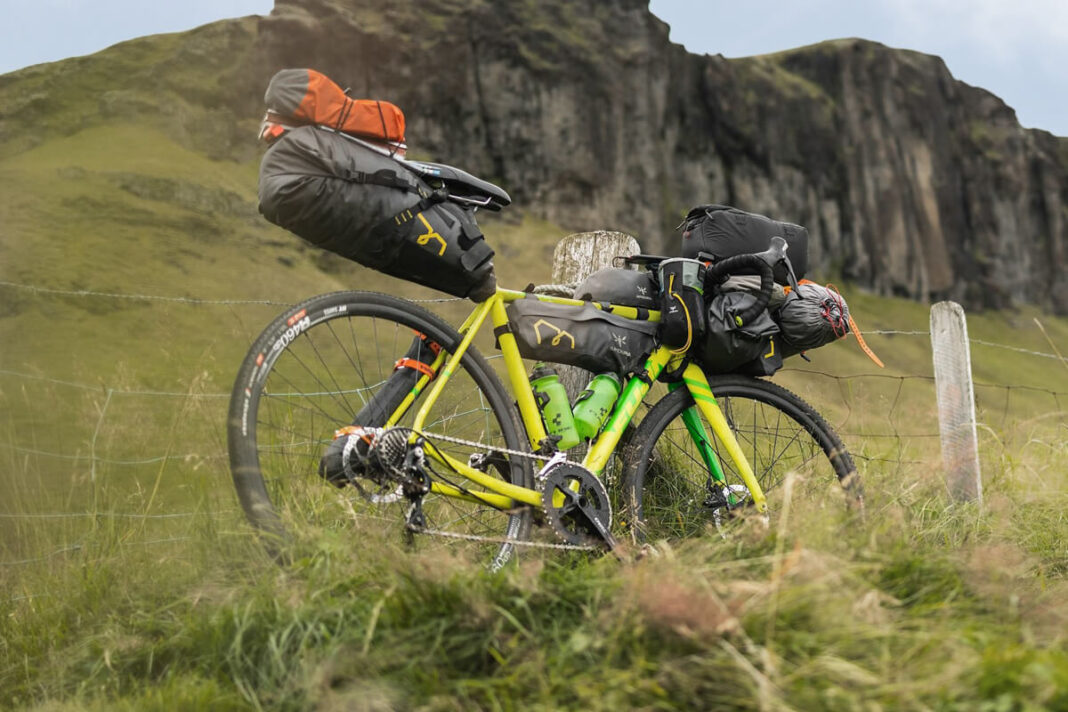 Tente pour bikepacking sur vélo
